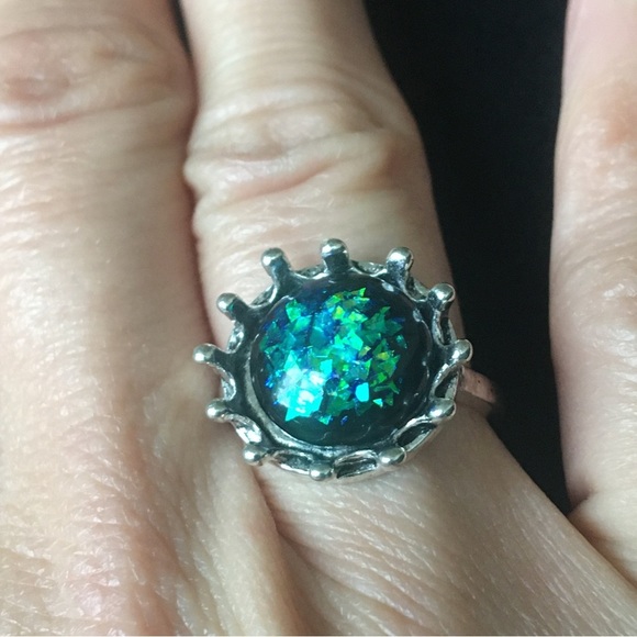 Circle Flower Shaped Mystical Green and Blue Sparkle Stone Ring - Picture 4 of 6